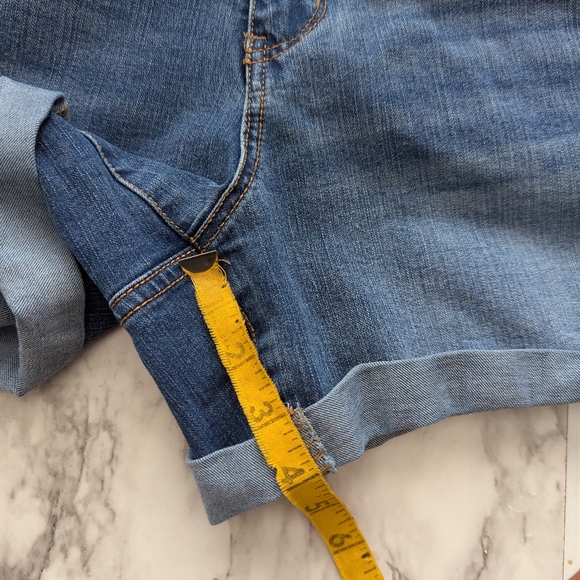 Women's Jean Shorts Time & Tru Plus Size 16 - Picture 5 of 7
